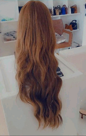meche-naturelle-et-perruque-semi-naturelle-big-2