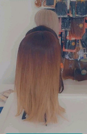 meche-naturelle-et-perruque-semi-naturelle-big-0