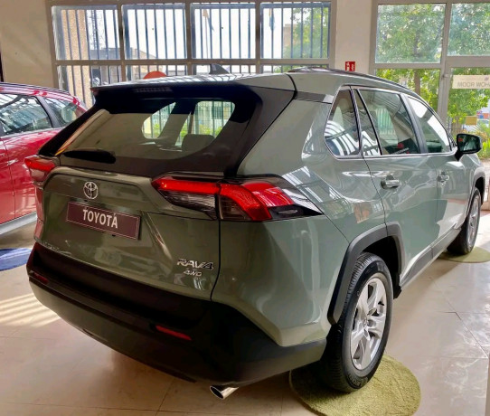 voiture-rav4-4x4-big-3