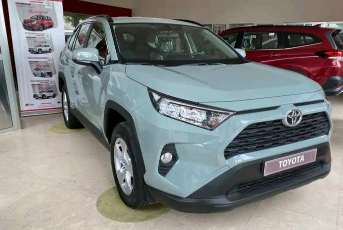 voiture-rav4-4x4-big-2