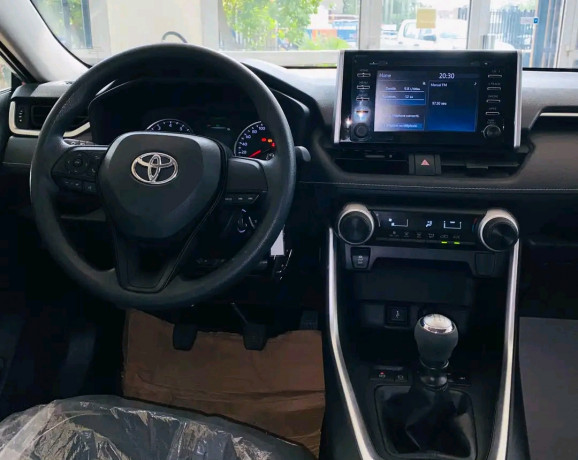voiture-rav4-4x4-big-0