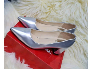 CHAUSSURES UNIQUEMENT POUR LES FEMMES