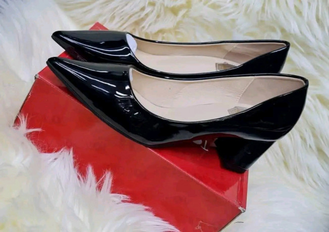 chaussures-uniquement-pour-les-femmes-big-3