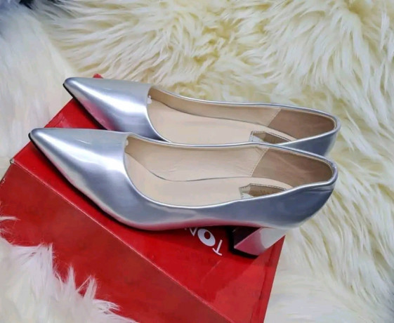 chaussures-uniquement-pour-les-femmes-big-0