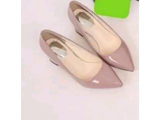 CHAUSSURES ORIGINALES UNIQUEMENT POUR LES FEMMES