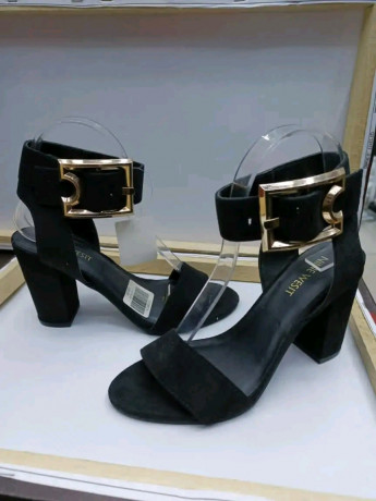 belle-chaussure-en-promotion-big-0