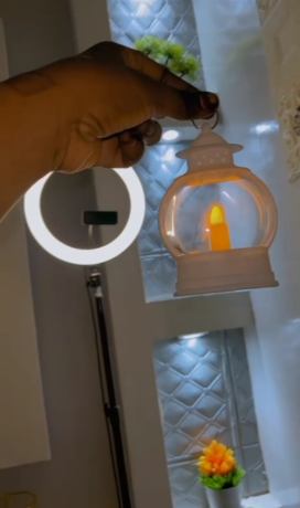 une-lanterne-feerique-decors-lendroit-pendant-le-ramadan-big-0