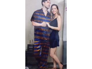 Vêtements de nuit et d'autres vêtements couple